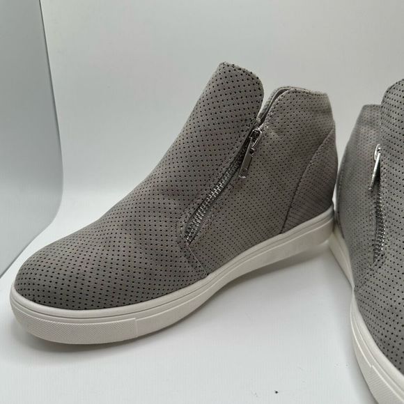 CUSHIONAIRE Women's Hart Hidden Wedge Sneaker 7 WIDE GRAY - Picture 7 of 7